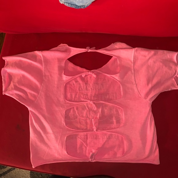 Vintage off the shoulder Alaskan wrestling croptop - Picture 7 of 7